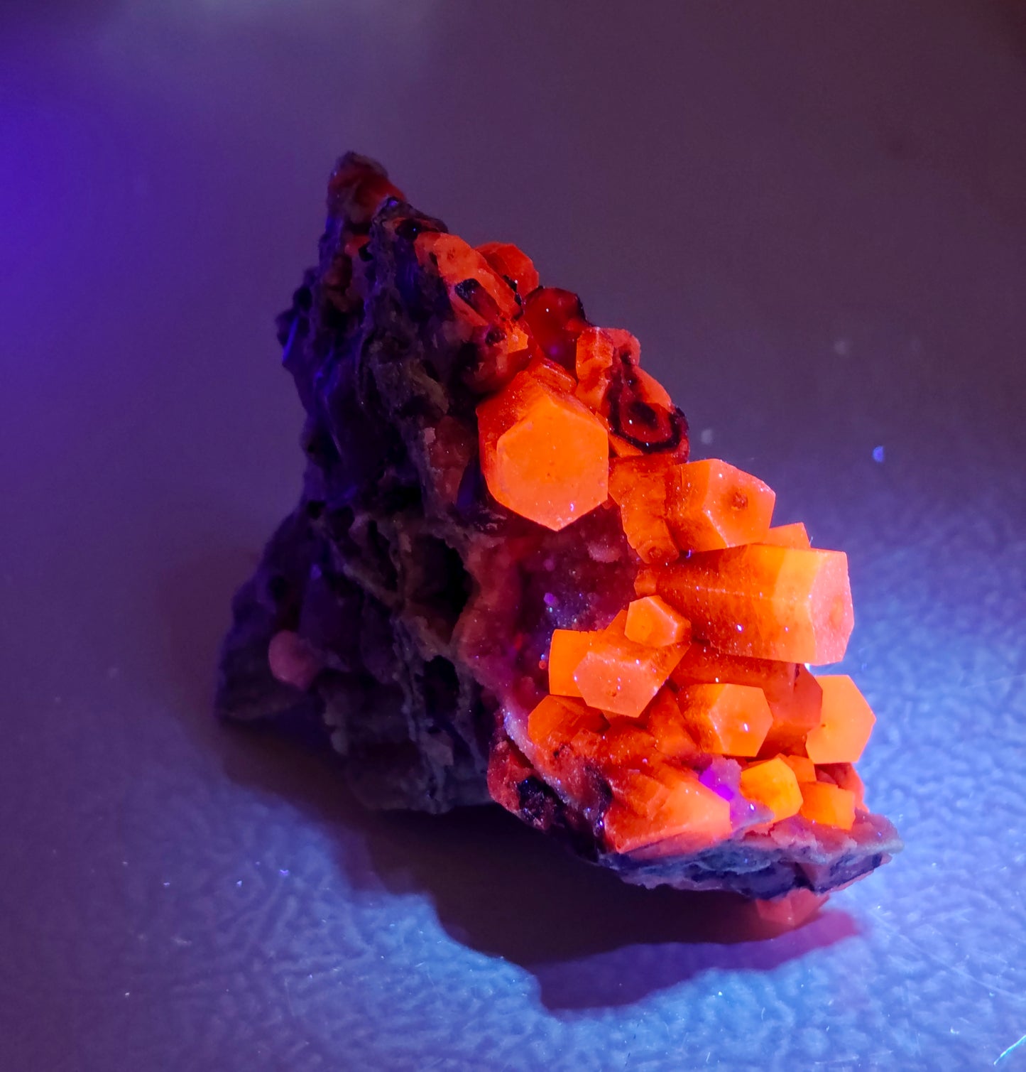 (UV) Hexagonal Columnar Calcite